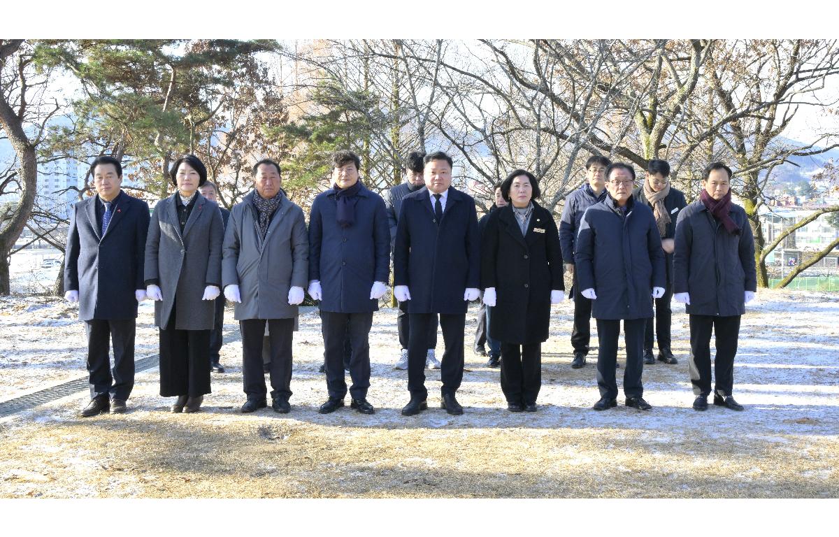 2026년 새해 충혼탑 참배 첨부이미지 : 충혼탑 참배.jpg