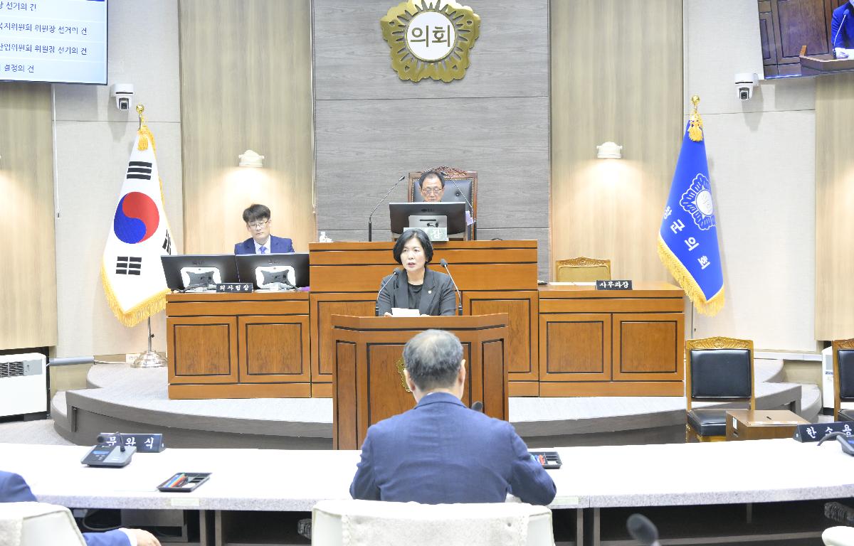 제303회 순창군의회 임시회 개회 첨부이미지 : 부의장(김정숙의원).jpg